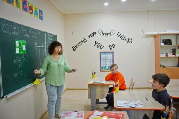 Білінгвальна дошкілка: як це впливає на готовність до школи